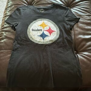 Pittsburgh Steelers Old Navy T Shirt size Medium.